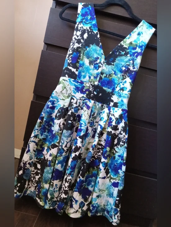 Bold Floral Fit & Flare Dress - Picture 2 of 4